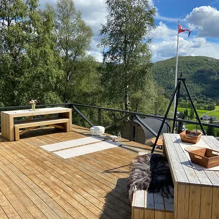 Solkro - With A View Bed & Breakfast Tjorhom